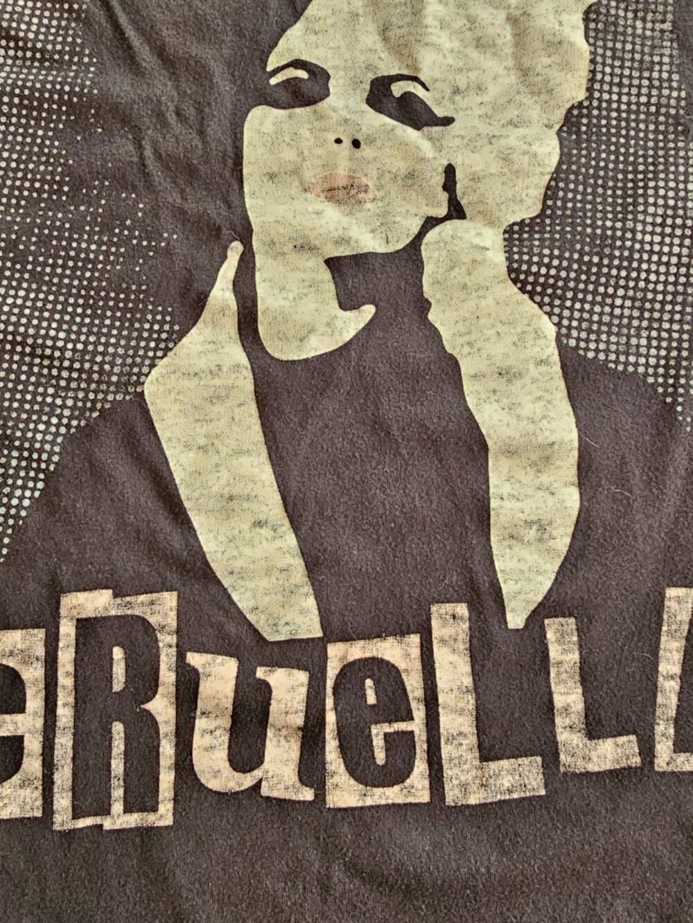 Disney Cruella Womens Tshirt Top Hello Cruell World Black 101 Dalmatians Size L - Picture 5 of 7